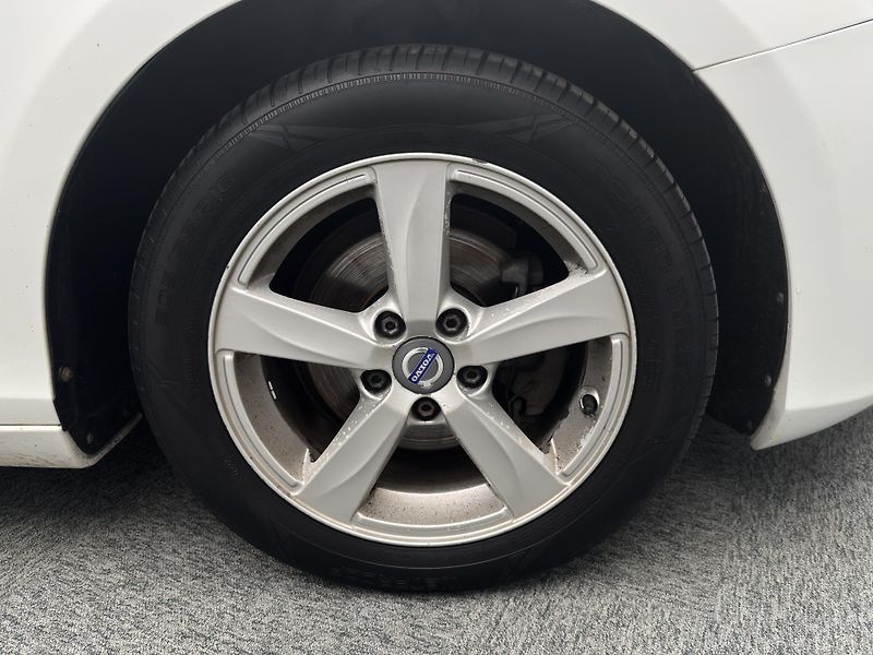 Volvo V40 D2 MOMENTUM CZ - fotka 39 z 39