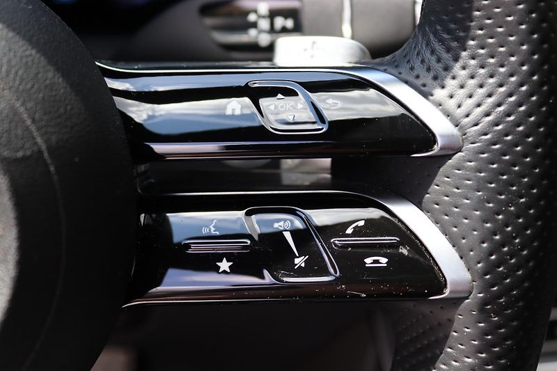 Mercedes-Benz Třídy E E 300D 4MATIC KOMBI AMG 195kW - fotka 27 z 50