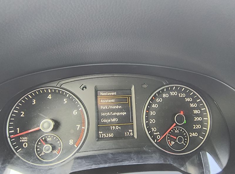 Seat Alhambra (2021) 1.4 TSI DSG 110KW/ NAVI/KAMERA - fotka 33 z 58