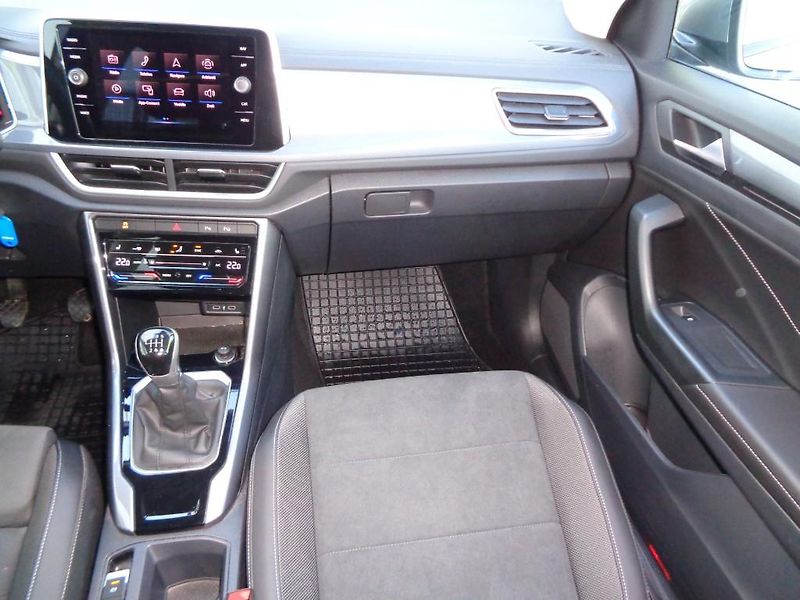 Volkswagen T-Roc 1.5 TSI Style 110 kW M6F - fotka 16 z 30