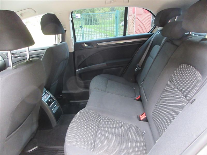 Škoda Superb 1,6 TDi, Nové ČR, 160 tis. Km! - fotka 16 z 27