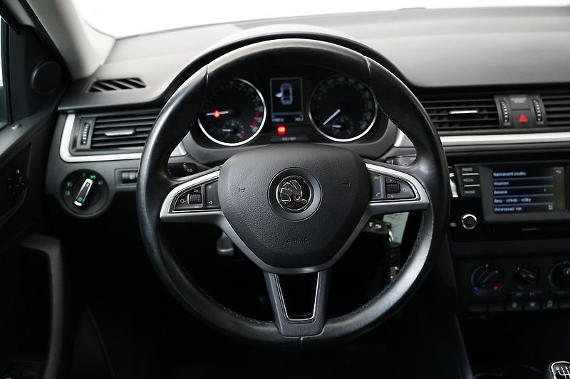 Škoda Rapid - fotka 17 z 26