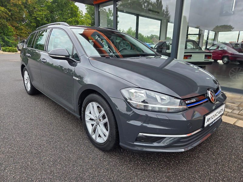 Volkswagen Golf (2018) 1.5 TSI BLUEMOTION - fotka 3 z 10