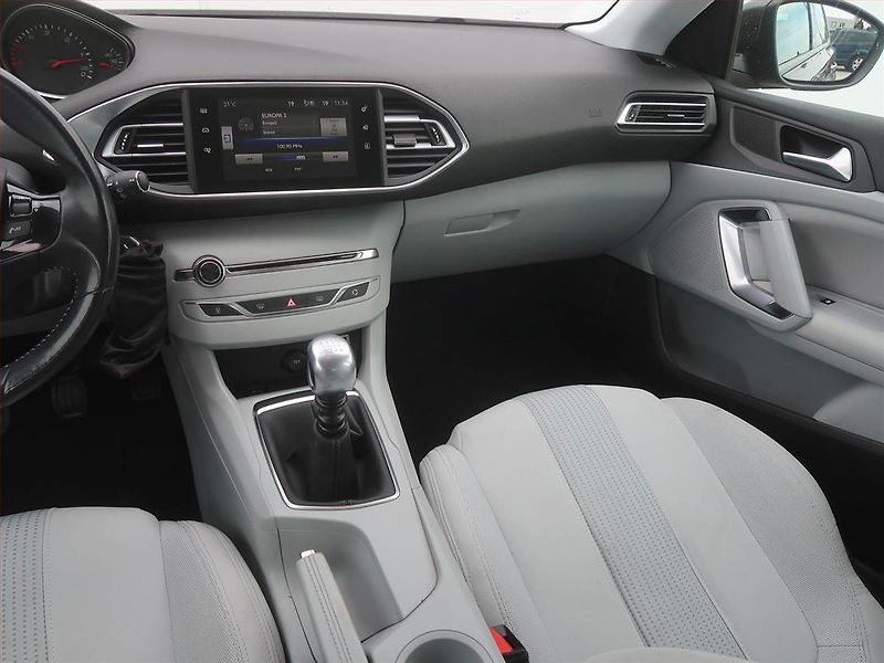 Peugeot 308 (2014) Style 1.6 e-HDi, Serv.kniha - fotka 8 z 15
