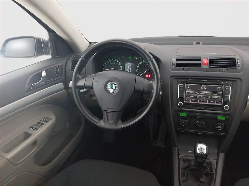 Škoda Octavia (2008) Ambiente 1.8 TSI, Serv.kniha - fotka 7 z 17