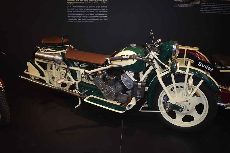 Cestovní z roku 1930.