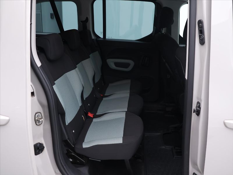 Citroën Berlingo 1,2 96kW Klima Feel XL CZ - fotka 14 z 28