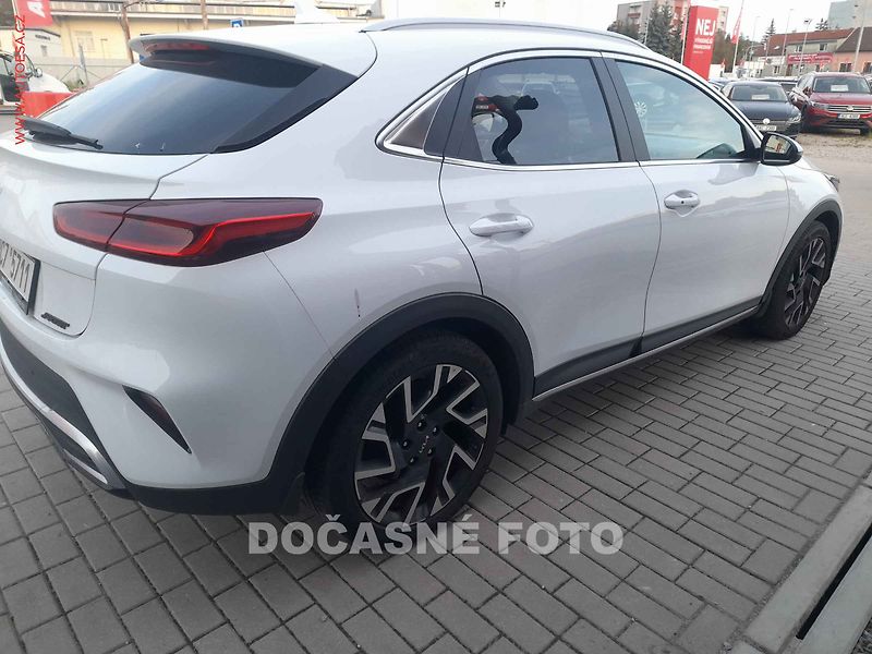 Kia XCeed (2023) 1.5, ČR, navi, LED, autoAC - fotka 2 z 3