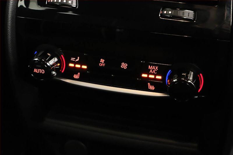 BMW Řada 5 (2022) 530e xDrive - fotka 9 z 22