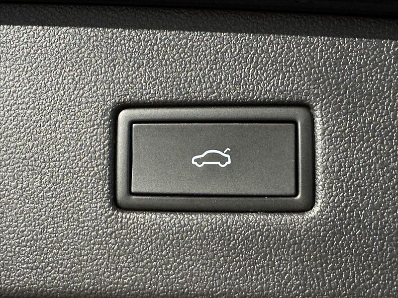 Volkswagen Tiguan Allspace 2,0 TDi  DSG 4x4 R-Line Matrix - fotka 12 z 45