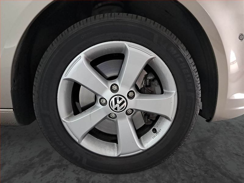 Volkswagen Touran (2012) 1.4 TSI, Automat, Navi - fotka 15 z 17