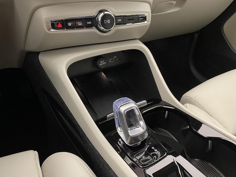 Volvo XC40 B4 AWD BRIGHT PLUS REZERVACE - fotka 27 z 48