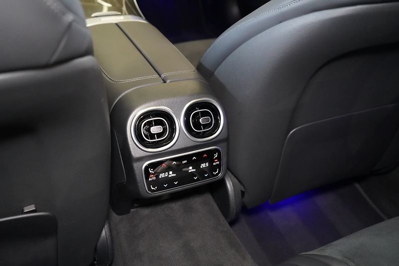 Mercedes-Benz Třídy C 300d 4MATIC AMG, Panorama, HUD - fotka 46 z 50