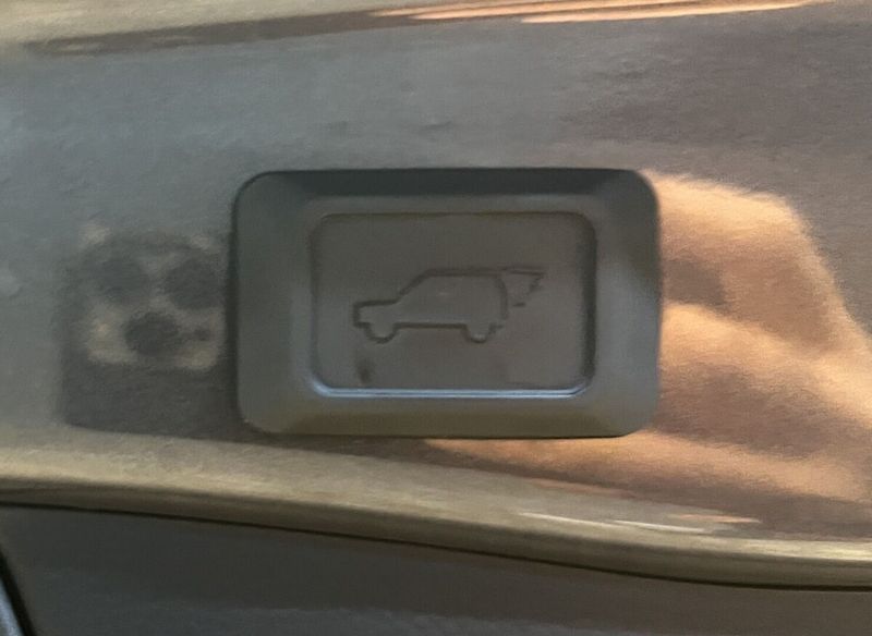 Toyota RAV4 2.5 Hybrid AT EXECUTIVE AWD - fotka 14 z 20