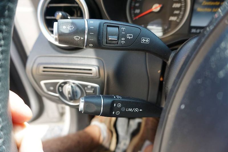 Mercedes-Benz Třídy C (2017) C220  4 MATIC - fotka 44 z 48