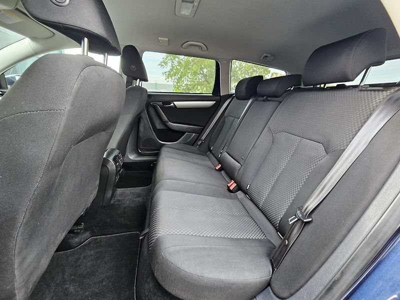 Volkswagen Passat 1.4 TSI 90kW,NAVI,VÝHŘEVY - fotka 38 z 50