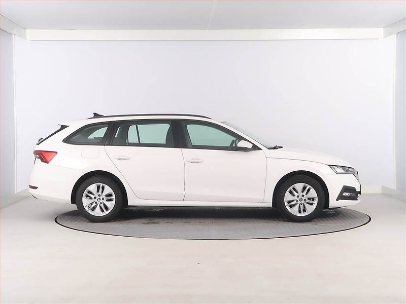 Škoda Octavia (2022) 2.0 TDI, Automat, ČR,1.maj - fotka 6 z 19