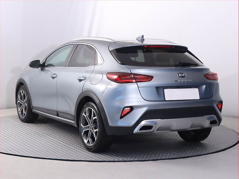 Kia XCeed (2020) 1.4 T-GDI, Automat, Serv.kniha - fotka 4 z 19