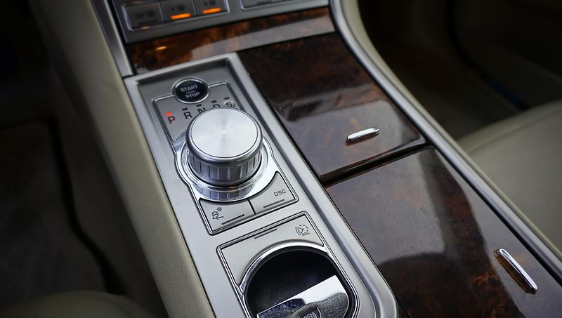 Jaguar XF 4.2 V8 PREMIUM LUXURY - fotka 18 z 29