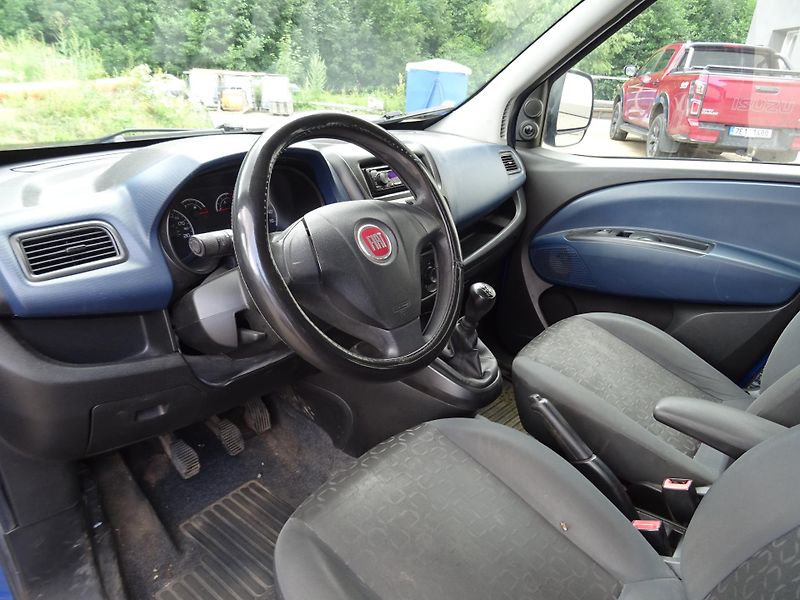 Fiat Dobló (2011) 1.3 JTD 66kw MAN5 - fotka 15 z 24