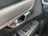 Volvo V90 (2019) 2.0 D4 140kW MOMENTUM - náhled 23