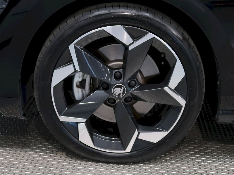 Škoda Superb (2025) SPORTLINE 2.0TSI 195KW 4x4 DSG - fotka 12 z 48