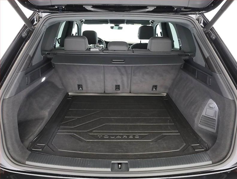 Volkswagen Touareg (2021) 3.0 TDI, 4x4,Automat,V6 TDI - fotka 21 z 22