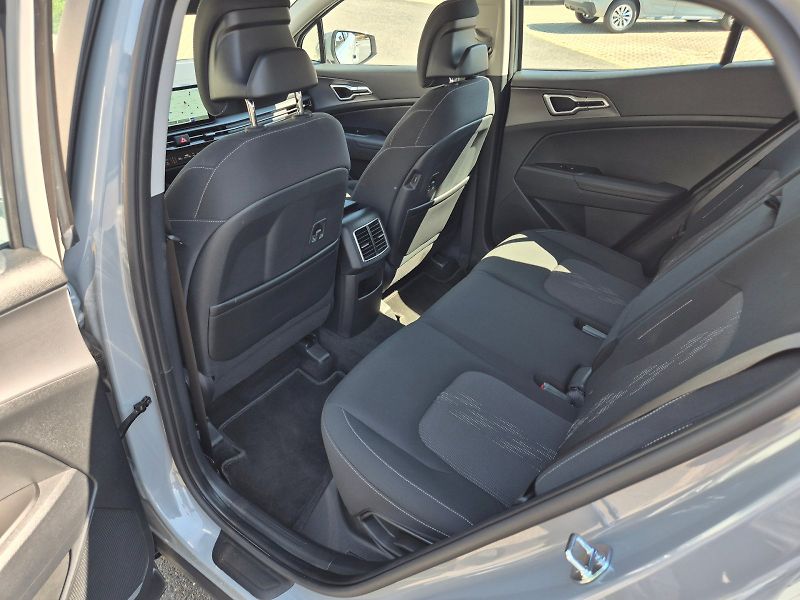 Kia Sportage (2025) Exclusive  1.6 T-GDI 110 kW 6° - fotka 16 z 36