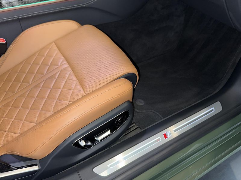 Audi S8 B&O-Adv. Carbon Matrix Pano TV - fotka 24 z 52