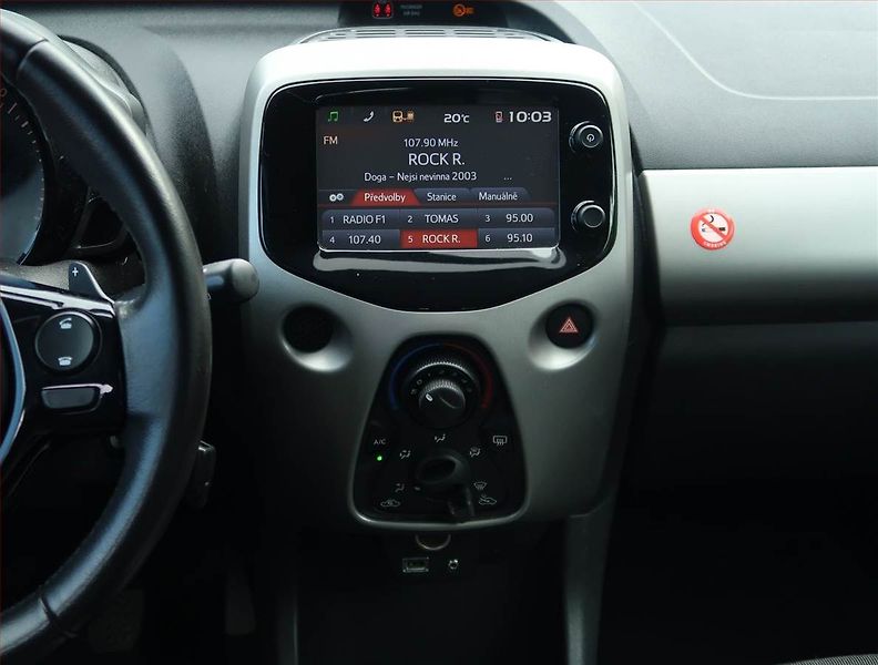Toyota Aygo (2018) 1.0 VVT-i, Automat, Serv.kniha - fotka 11 z 17