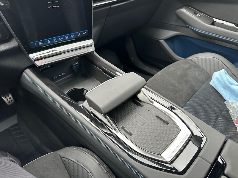 Renault Rafale (2026) esprit Alpine E-Tech full hybr - fotka 20 z 36