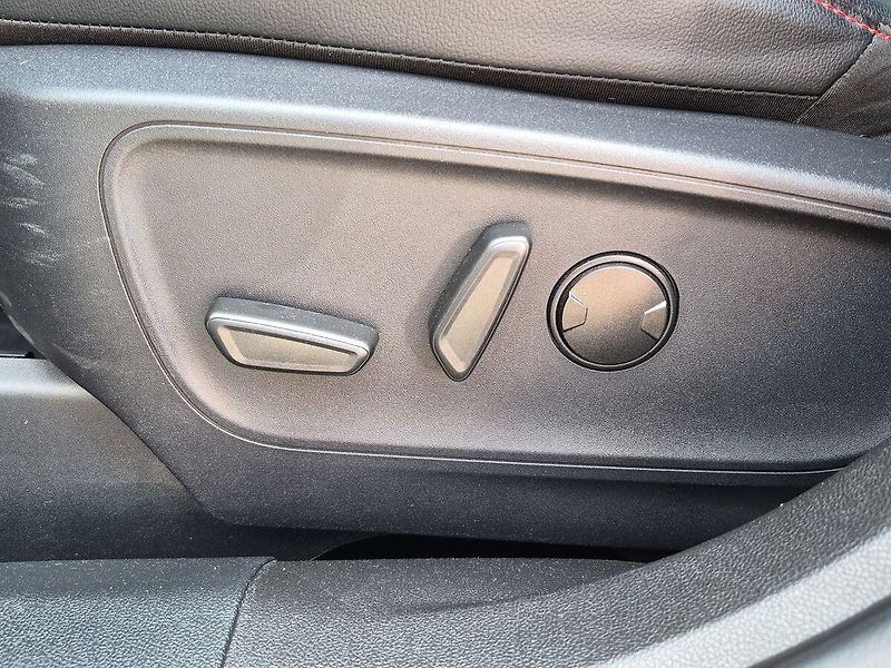 Ford Kuga ST-Line X  1,5 EcoBoost - fotka 26 z 28