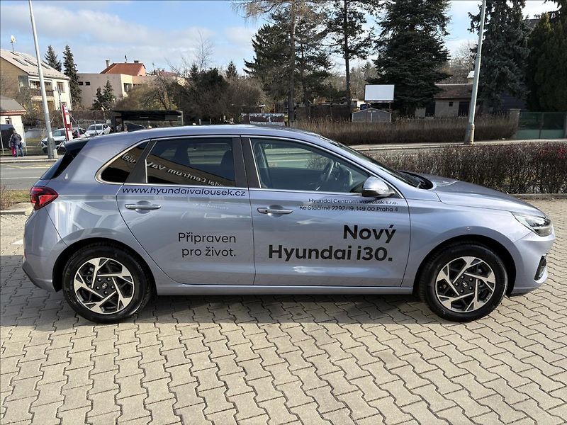 Hyundai i30 1,5 i CVVT  hatchback STYLE - fotka 6 z 20