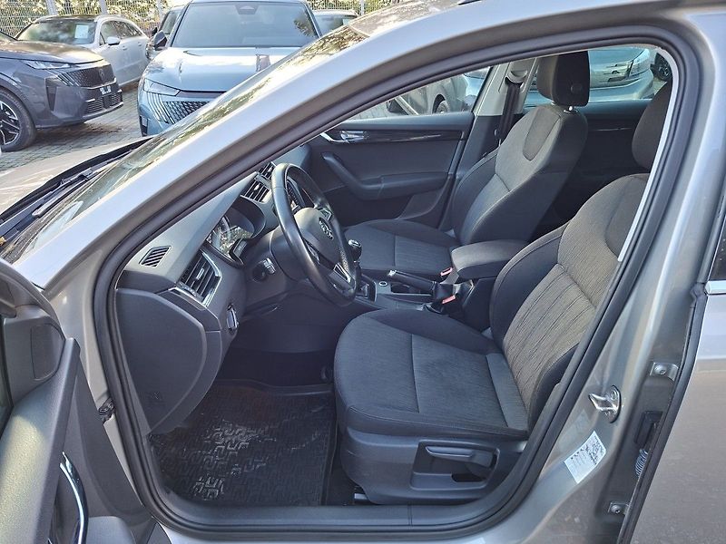 Škoda Octavia COMBI 2,0 TDI 150k M6 - fotka 12 z 25