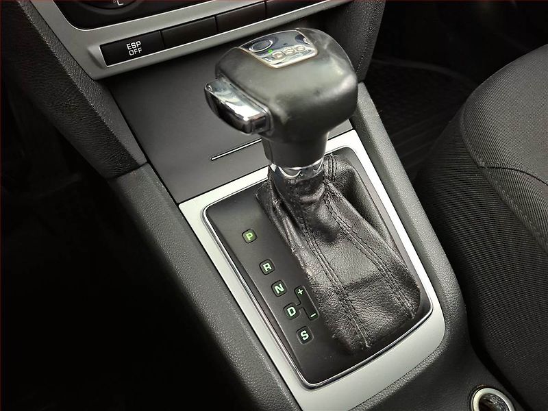 Škoda Octavia (2009) 1.9 TDI DPF, Automat - fotka 13 z 18