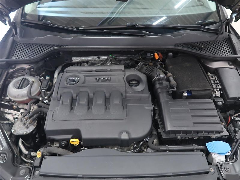 Seat Leon 2,0 TDI 110KW DSG Stylance - fotka 9 z 33