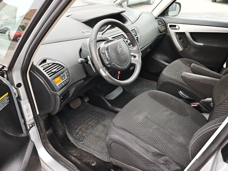 Citroën Grand C4 Picasso (2009) 1,6 TDI 80 KW 7Míst - fotka 23 z 32