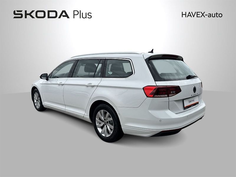 Volkswagen Passat (2021) Variant 2.0 TDI DSG Business - fotka 32 z 34