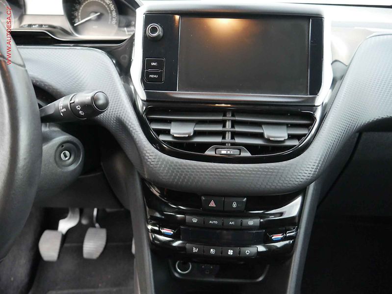 Peugeot 2008 (2016) 1.2 PT, 1.maj,ČR, servis - fotka 11 z 20