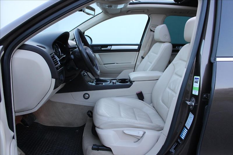 Volkswagen Touareg 3.0 TDI V6/PANOR/TAŽNÉ/NEZ.TOP - fotka 11 z 39