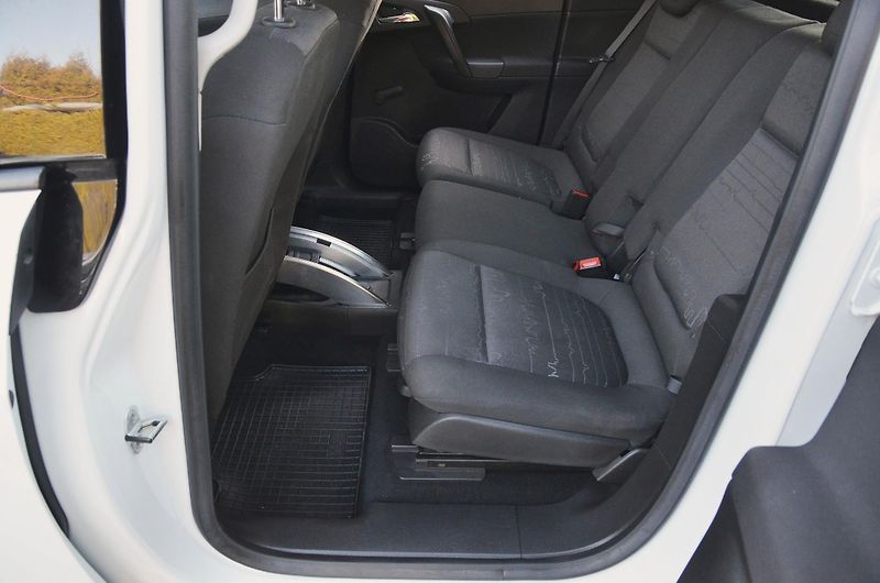 Opel Meriva (2012) 1.4 88kW Design Ed. / 2x kola - fotka 20 z 41