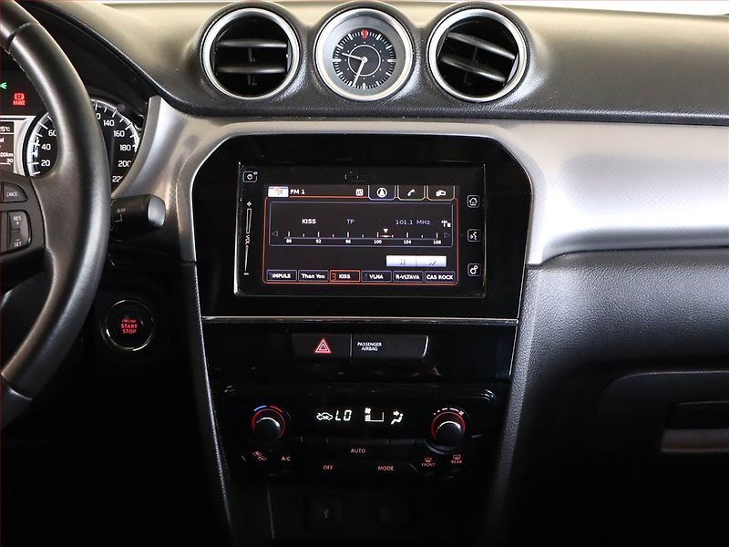 Suzuki Vitara (2016) Elegance 1.6 VVT, 4X4 - fotka 10 z 17