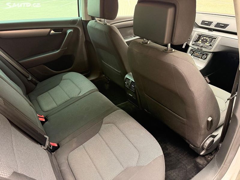 Volkswagen Passat (2011) 2.0TDI, 103kw - fotka 11 z 20