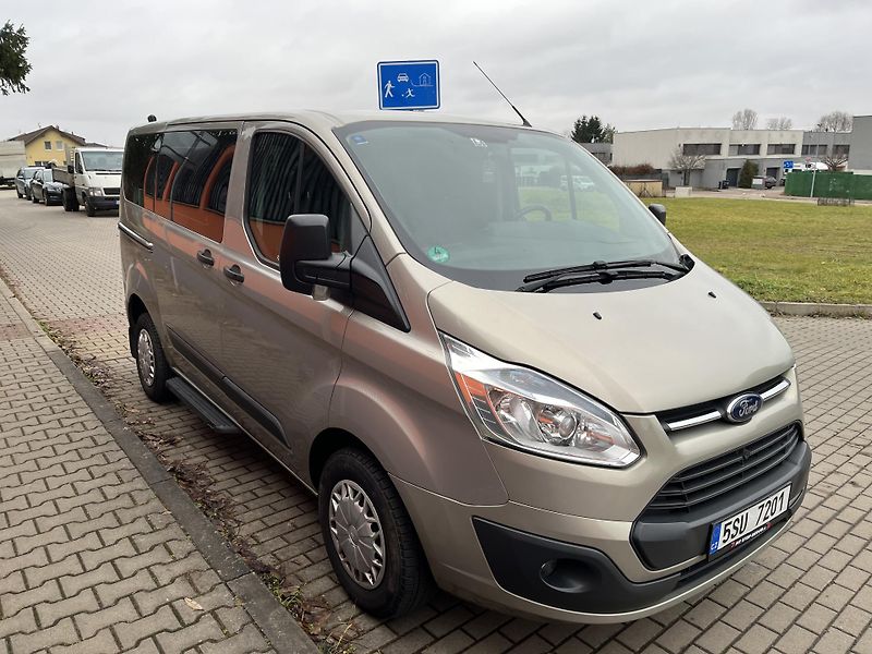 Ford Tourneo Custom 2.2 TDCi 9 Míst - fotka 4 z 30
