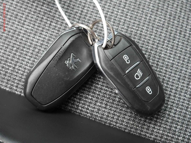 Peugeot 5008 (2018) 1.2PT, Allure, AT - fotka 21 z 21