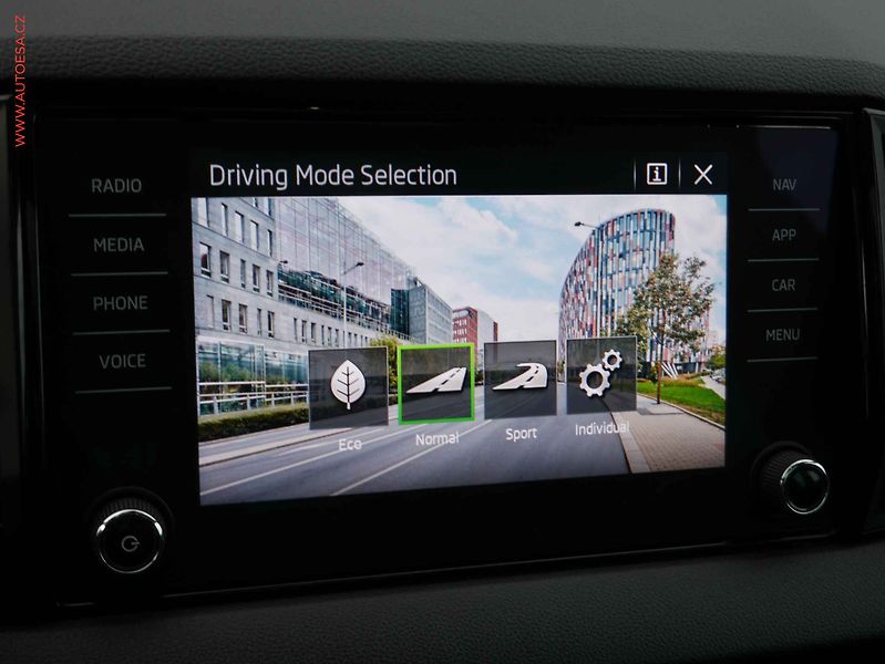 Škoda Karoq (2021) 1.5 TSI, SportLine. DSG, LED - fotka 13 z 21