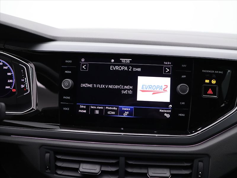 Volkswagen Taigo 1,0 TSI DSG R-Line Virtual DPH - fotka 21 z 32