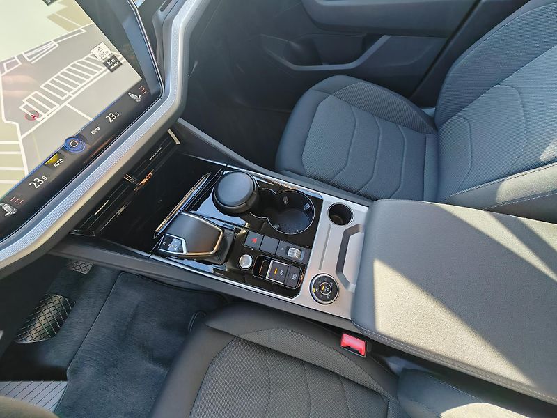 Volkswagen Touareg (2022) ČR, 1.majitel, tažné, servis - fotka 19 z 38