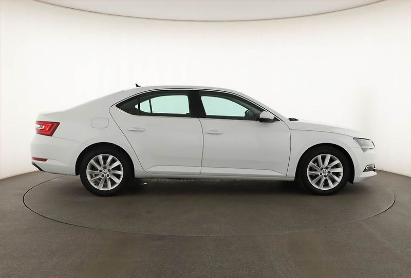 Škoda Superb (2019) Style 2.0 TDI, Automat, Navi - fotka 6 z 16