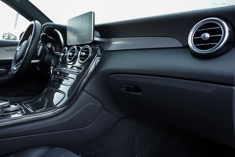 Mercedes-Benz GLC (2019) 300 4MATIC AMG - fotka 21 z 32